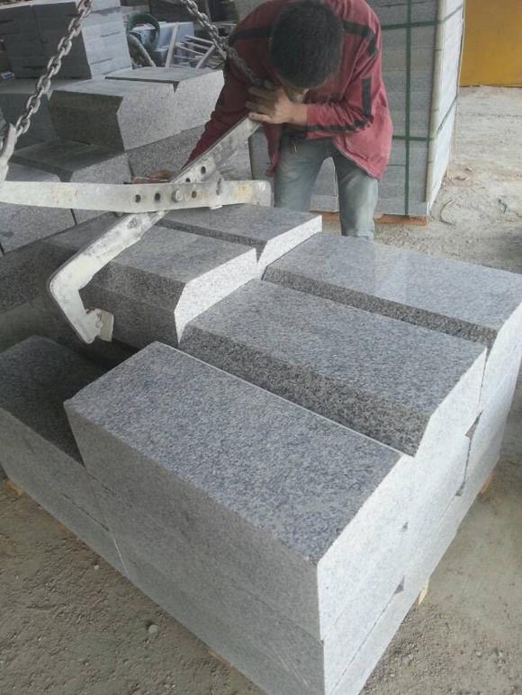 Đá nóng và rẻ nhất Granite Kerbstone